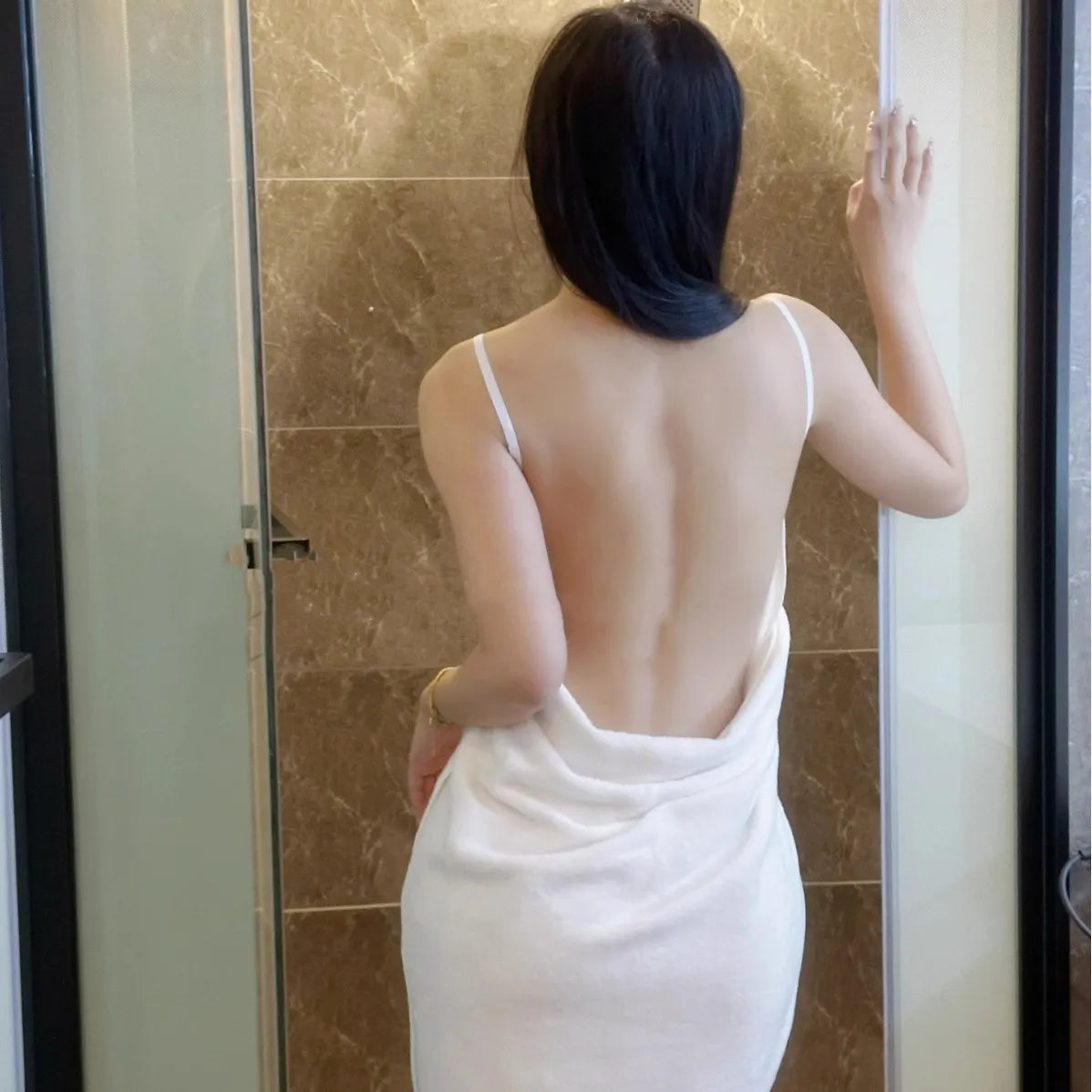 Bathe & Bloom™ - No-Slip Lounge Sling Bath Towel