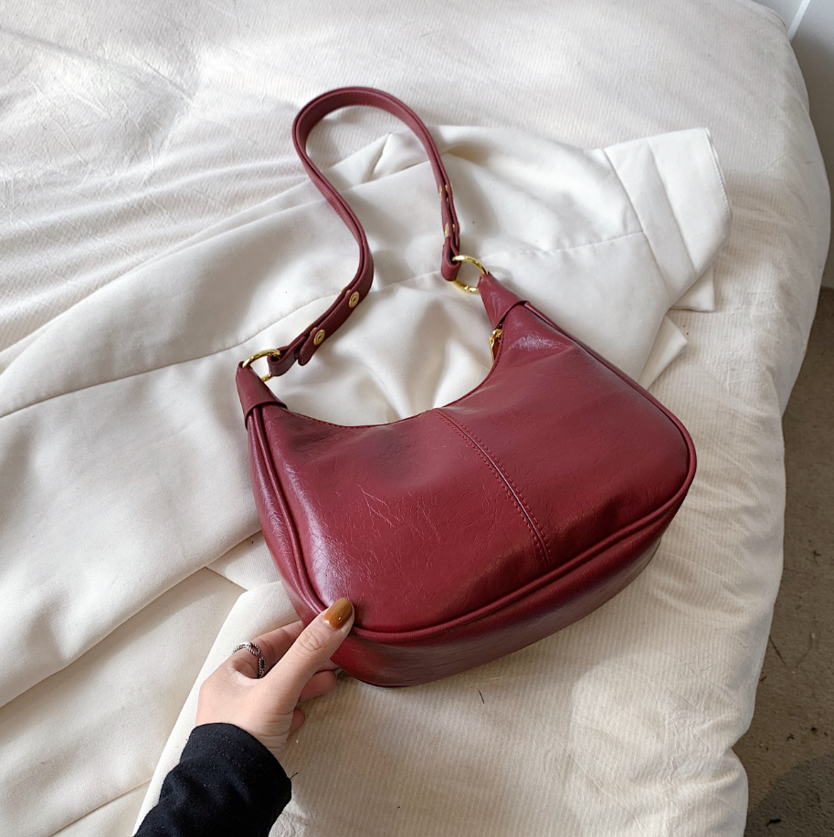 Selvaya™ – Crescent Shoulder Bag in Supple Leather (50% Off)