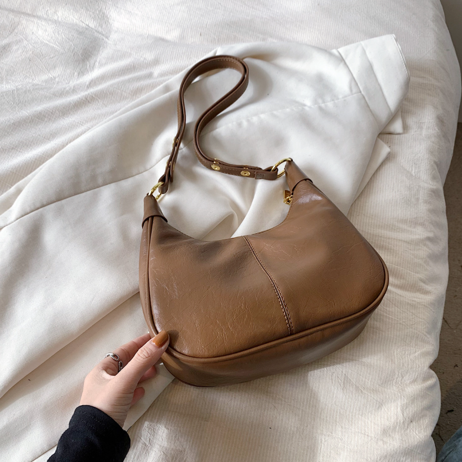 Selvaya™ – Crescent Shoulder Bag in Supple Leather (50% Off)