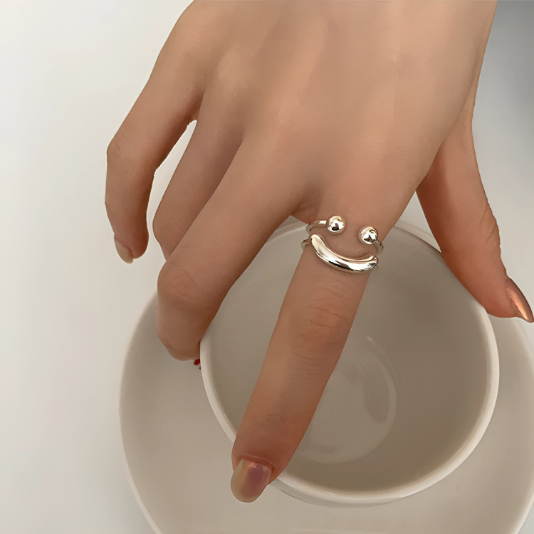 Smivana™ – Adjustable Smiley Ring (1+1 Free)