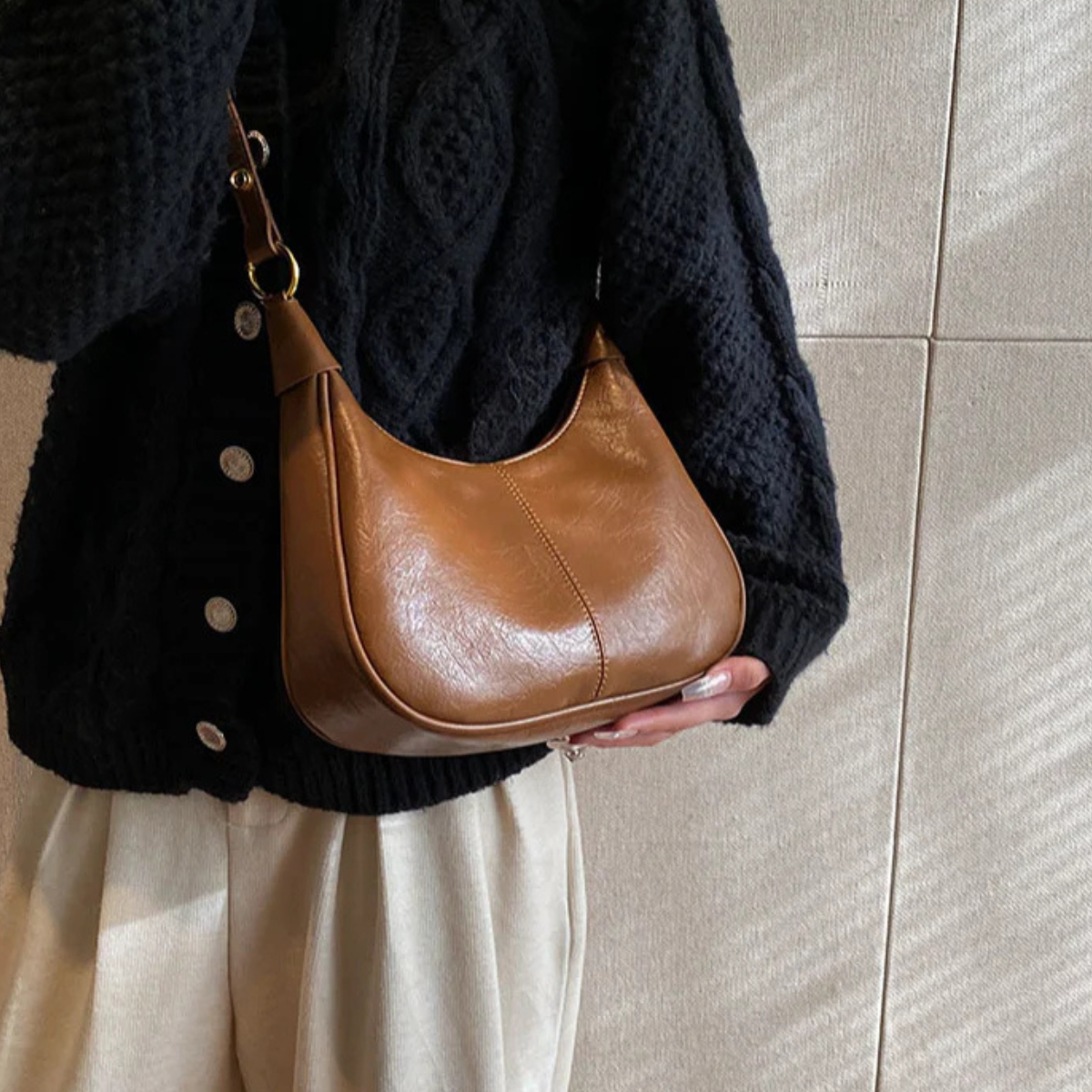 Selvaya™ – Crescent Shoulder Bag in Supple Leather (50% Off)