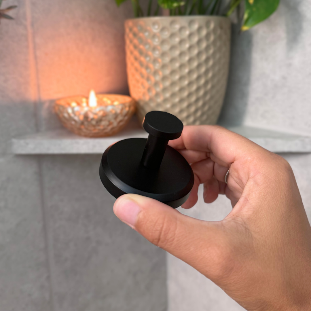 Overa™ - Luxurious Twist-Lock Suction Hooks