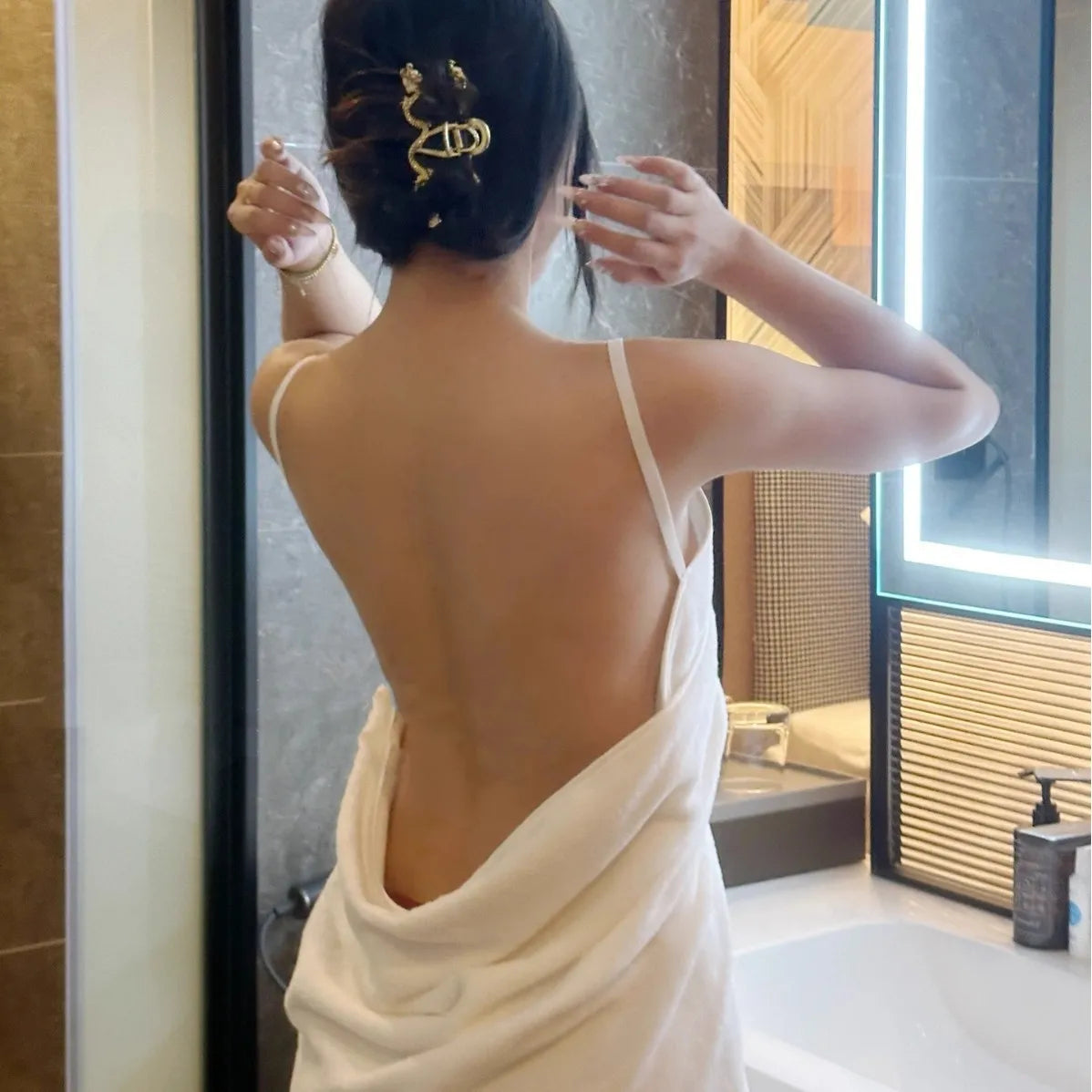 Bathe & Bloom™ - No-Slip Lounge Sling Bath Towel