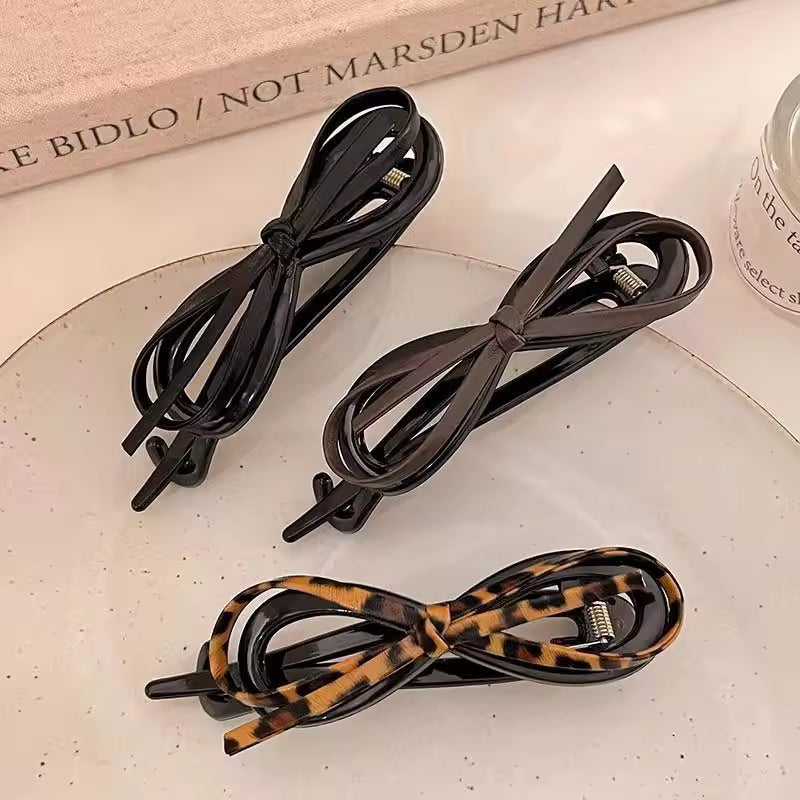 Velverra™ – PU Leather Bow Hair Clip (1+1 Free)