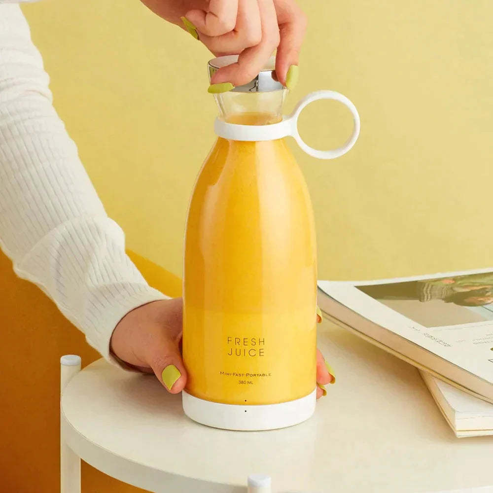 Vitablend™ - Portable Blender for Cool, Healthy Drinks Anywhere (60% Off)